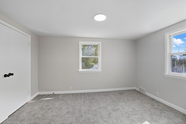 Building Photo - 259 Cossairt Ave