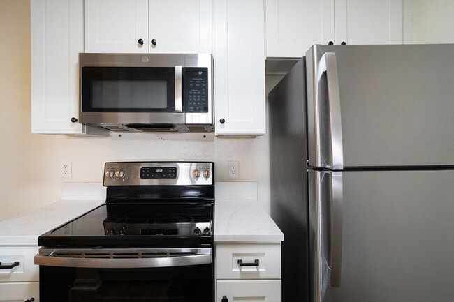 Building Photo - 2738 W Tharpe St