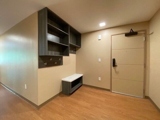 Building Photo - 83 Hanover St