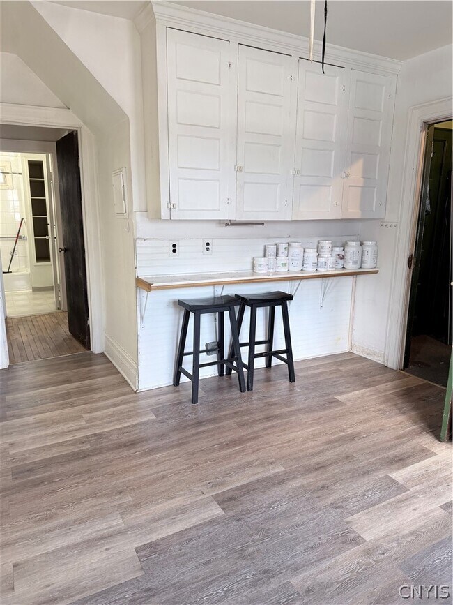 Building Photo - 2131 James St