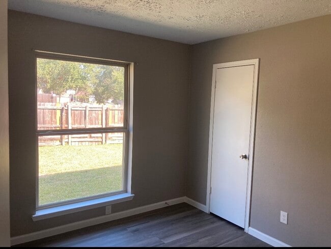 Building Photo - 6902 Oakmantle Dr