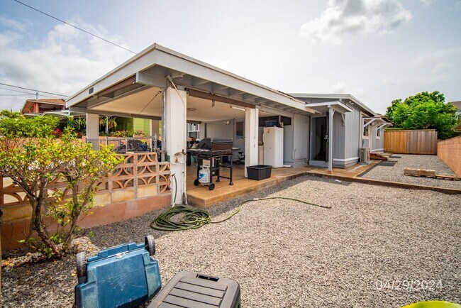 Building Photo - 1bd 1ba with Parking - Dogs negotiable $2350 94-1167 Kahuahale St