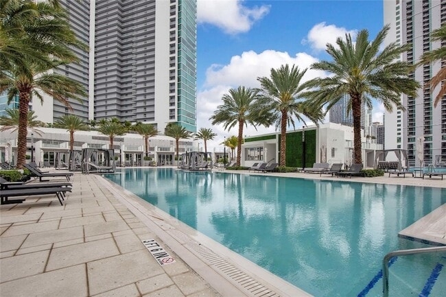 Building Photo - 851 NE 1st Ave