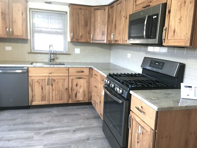 Building Photo - 6408 W Raven St