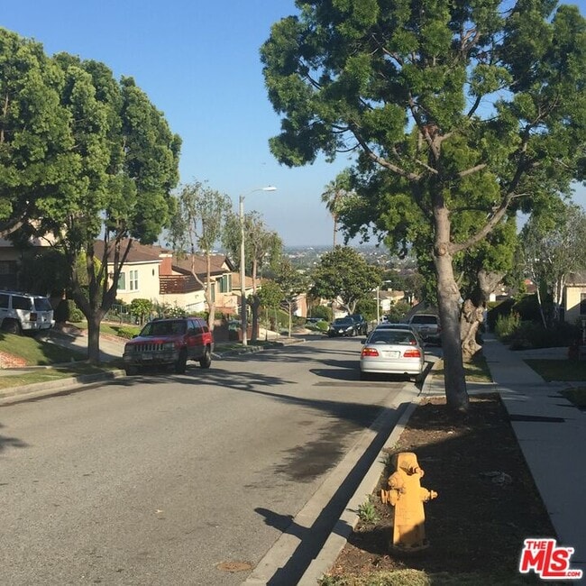 Building Photo - 5245 Maymont Dr