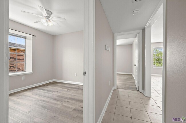 Building Photo - 445 W Parker Blvd