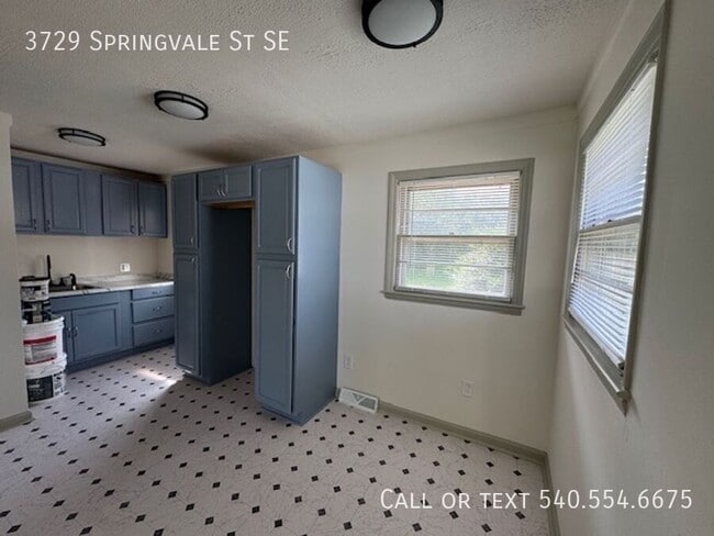 Building Photo - 3729 Springvale St SE