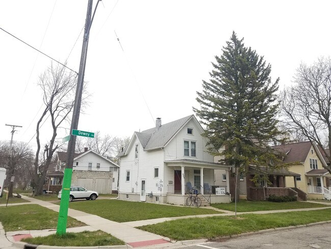 Building Photo - 803 Dewey Ave