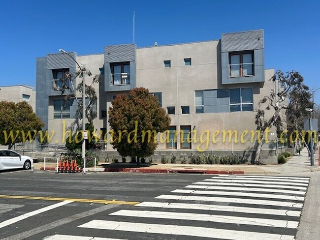 Building Photo - 1011 Pico Blvd