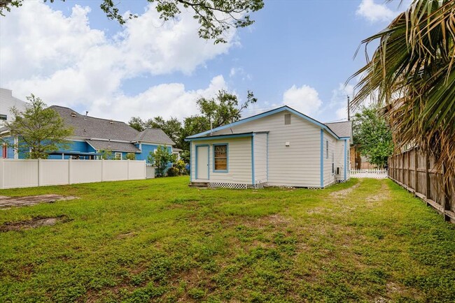 Building Photo - 409 Quitman St