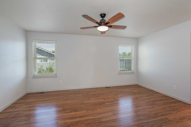Building Photo - Super Beautiful Englewood 3 Bedroom Home A...