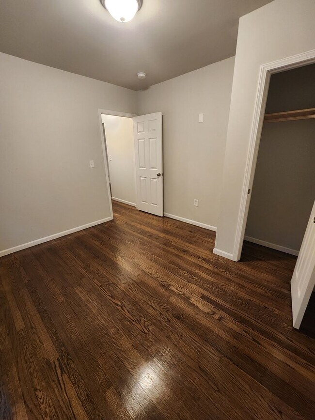 Building Photo - Large 2 Bedroom Home With Garage Section 8 not accepted