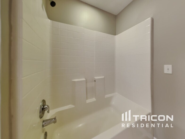 Building Photo - 1054 Valentine St