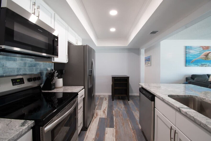 Building Photo - 205 Jimmy Buffett Mem Hwy