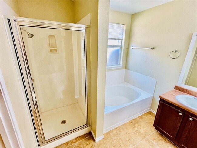 Building Photo - 1220 Anise Dr