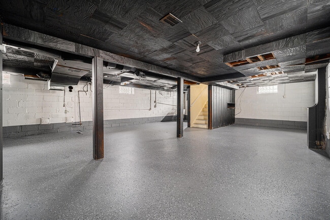 Building Photo - 11012 Roxbury St