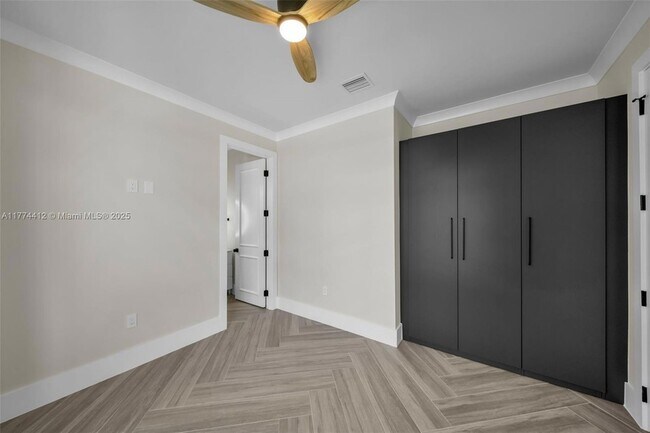 Building Photo - 3600 NE 9th Pl
