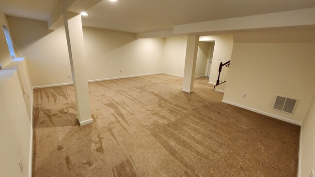 Building Photo - Spacious, Large, Luxury 3 Bedroom Townhous...