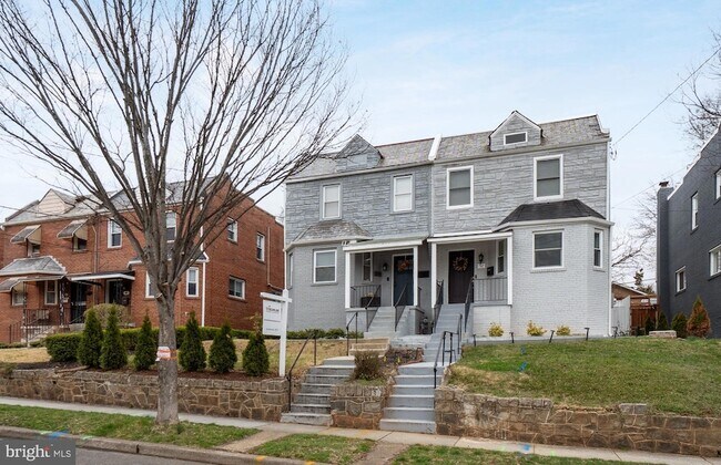 Building Photo - 50 53rd St SE