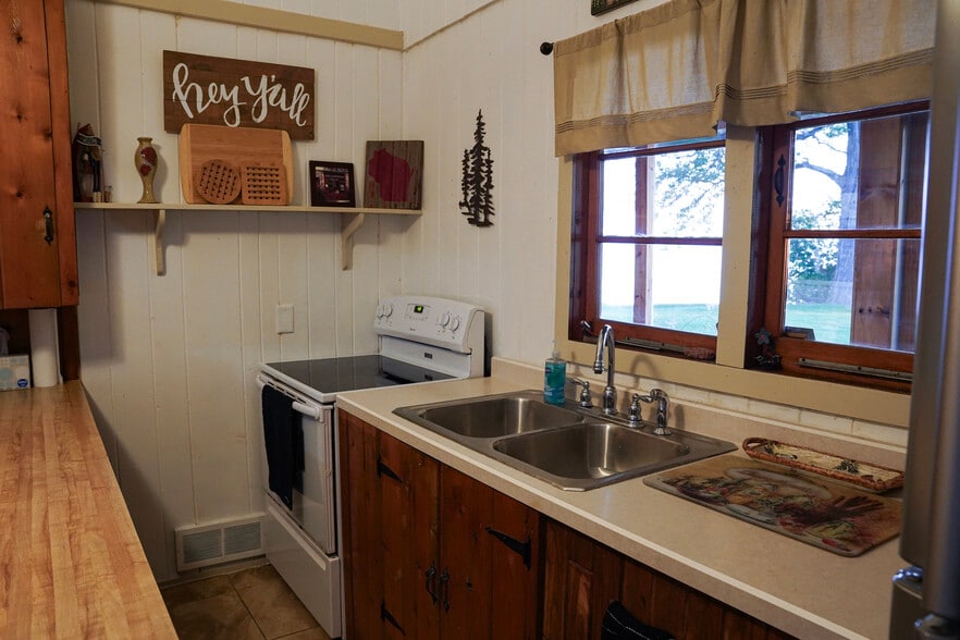 Building Photo - N3203 Ecker Lakeland Dr