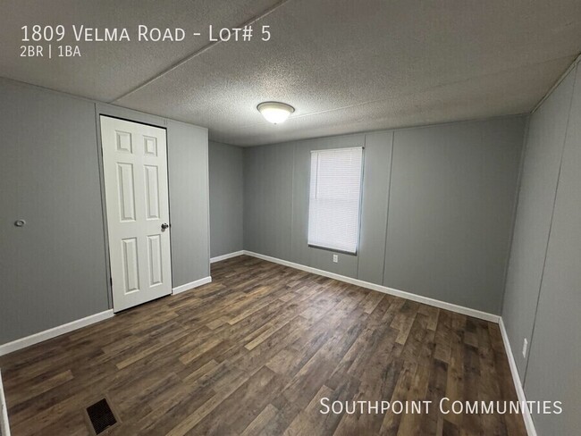 Building Photo - 1809 Velma Rd