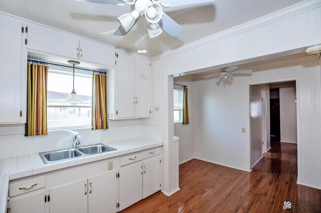 Building Photo - 1128 S 9th Ave