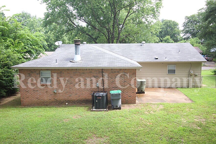 Building Photo - 3593 Voltaire Ave