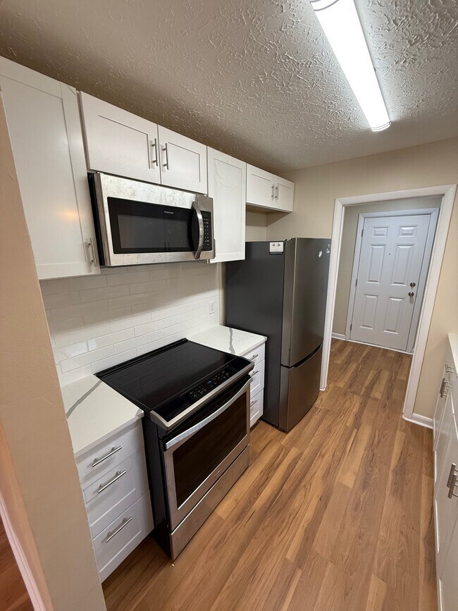 Building Photo - 810 Summer Hill Ln