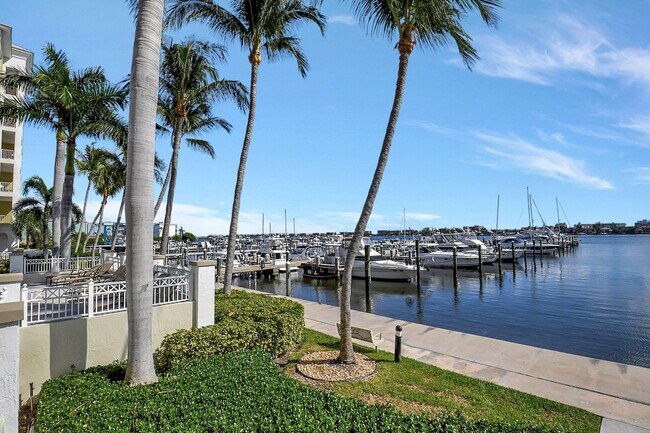 Building Photo - 802 W Windward Way