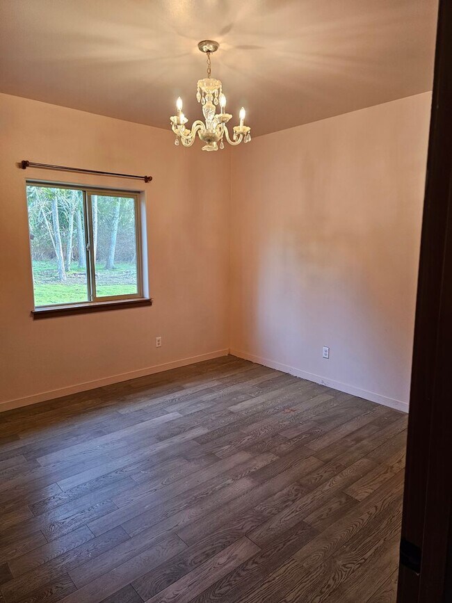 Building Photo - 4 Bedroom Home in Mountain Vista Community!
