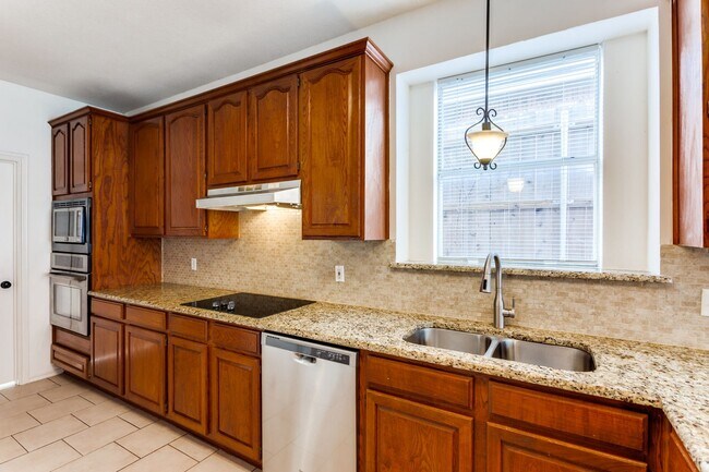 Building Photo - 8434 Golf Club Cir