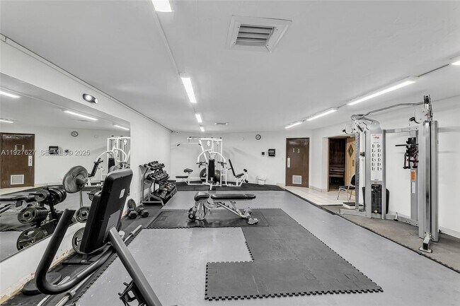 Building Photo - 116 Royal Pk Dr