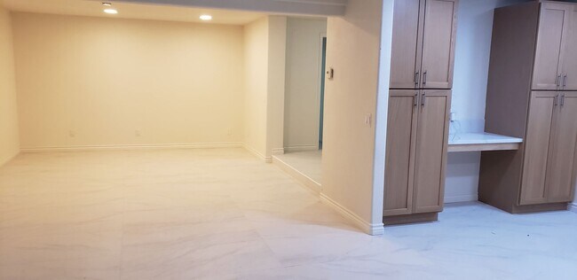 Building Photo - 7th202