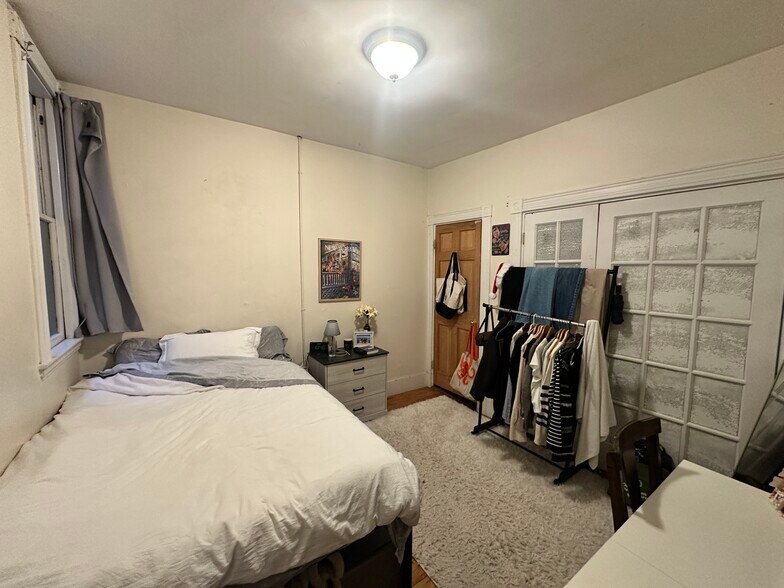 Building Photo - 71 Pontiac St