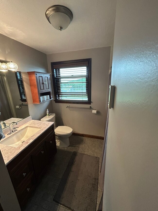 Building Photo - 119 Briarwood Dr