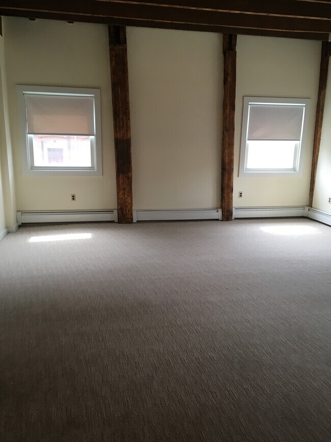 Building Photo - 33 Medford St