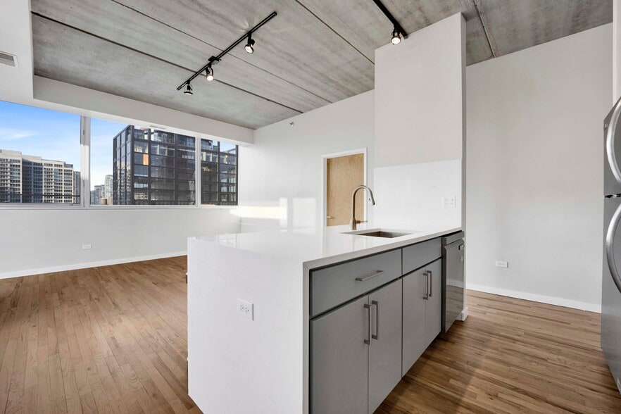 Building Photo - 630 N Franklin St