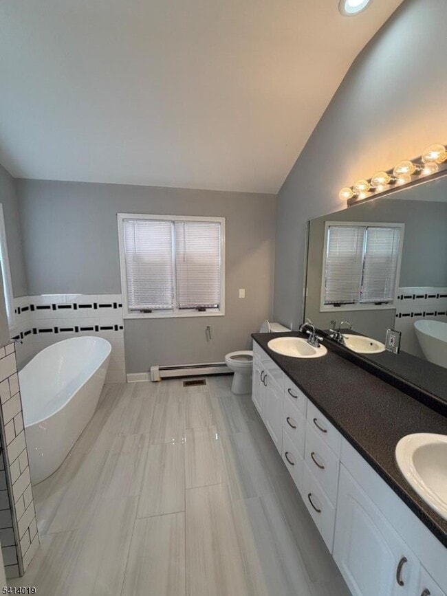 Building Photo - 7 Center Grove Rd