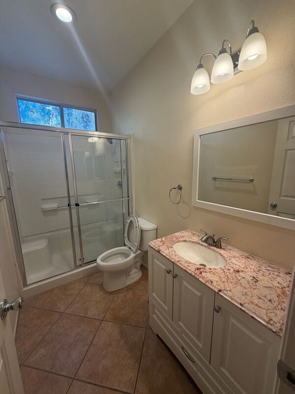 Building Photo - 39366 Calistoga Dr