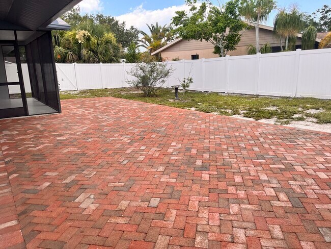 Building Photo - 2420 Briar Oak Cir