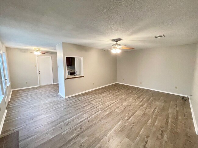 Building Photo - 3825 Kimberly Dr