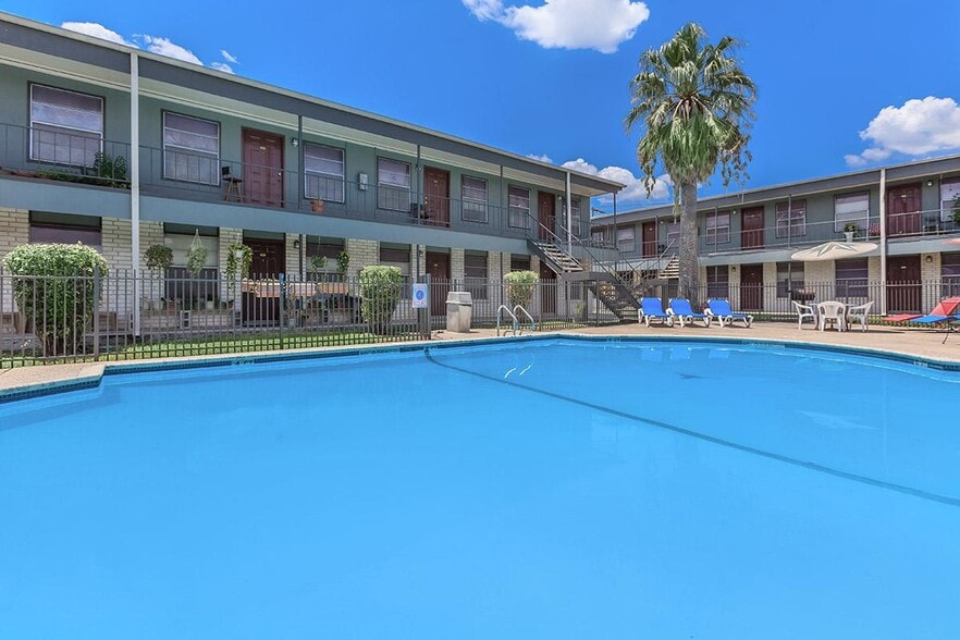 Building Photo - Leon Trace Apartments