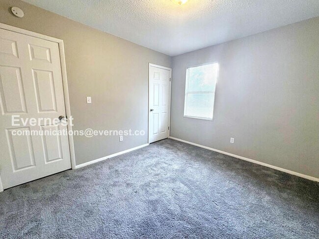 Building Photo - 1560 Meadow Ln