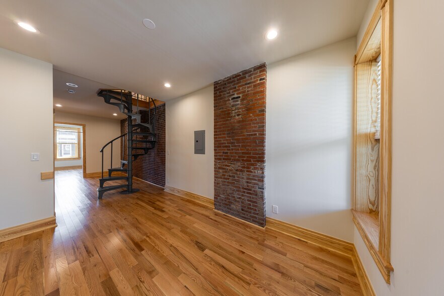Building Photo - 3231 Morganford Rd