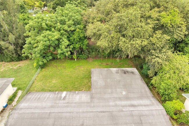 Building Photo - 1040 San Luis Dr