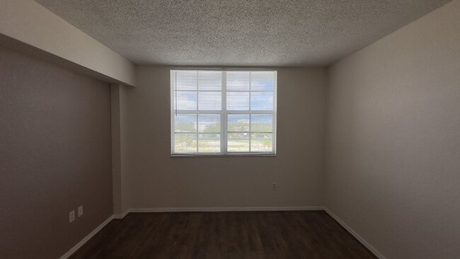 Building Photo - 1801 N Flagler Dr