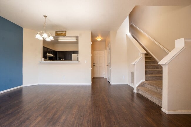 Building Photo - Beautiful townhome on Snow Bowl for Rent!