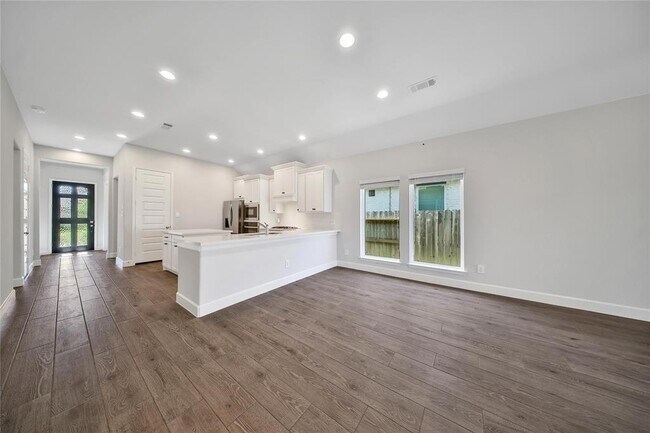 Building Photo - 615 Sand Branch Dr