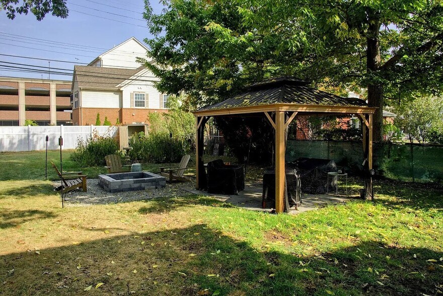 Building Photo - 22216 Park St