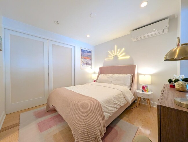 Building Photo - 332 York St